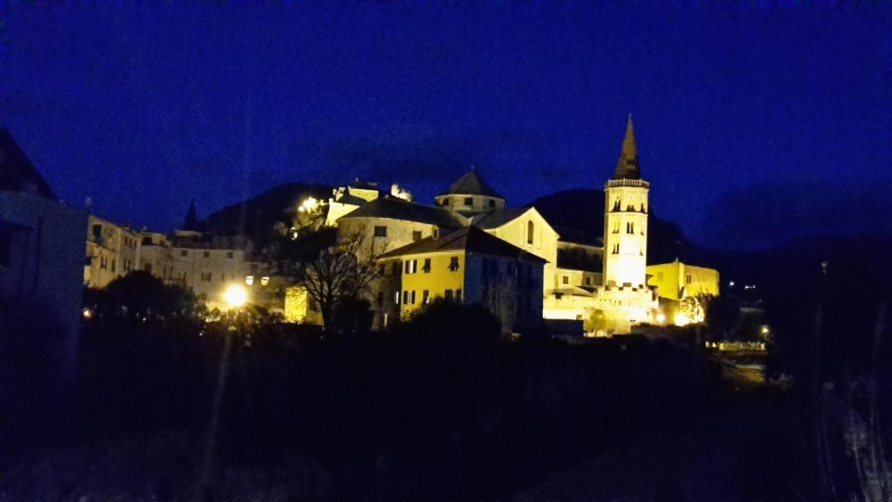 Casa Mariuccia A Due Passi Dal Mare Finale Ligure Exterior foto