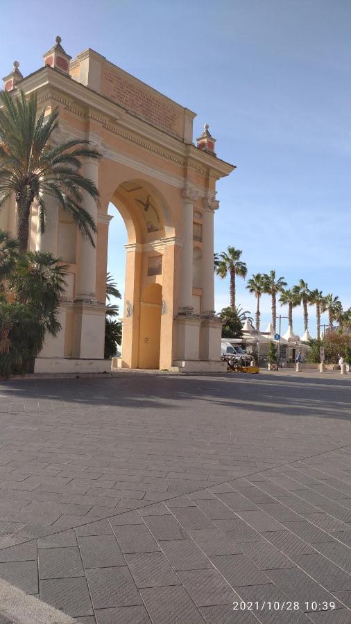 Casa Mariuccia A Due Passi Dal Mare Finale Ligure Exterior foto