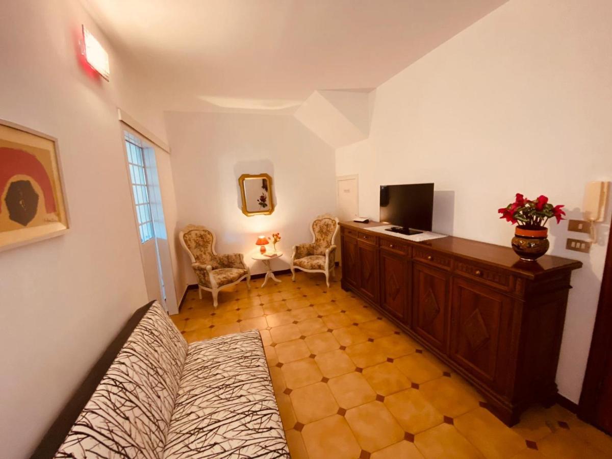Casa Mariuccia A Due Passi Dal Mare Finale Ligure Exterior foto