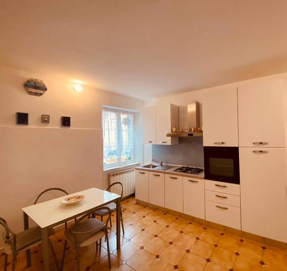 Casa Mariuccia A Due Passi Dal Mare Finale Ligure Exterior foto