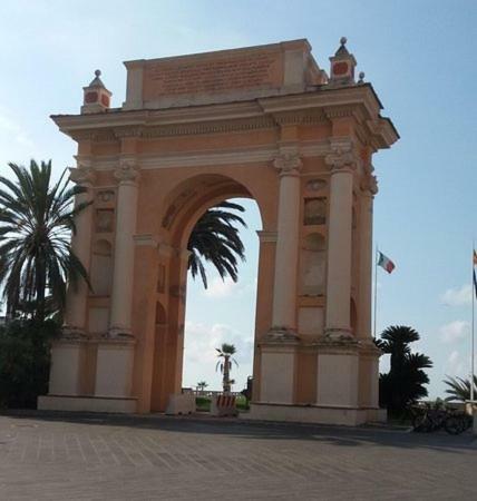 Casa Mariuccia A Due Passi Dal Mare Finale Ligure Exterior foto