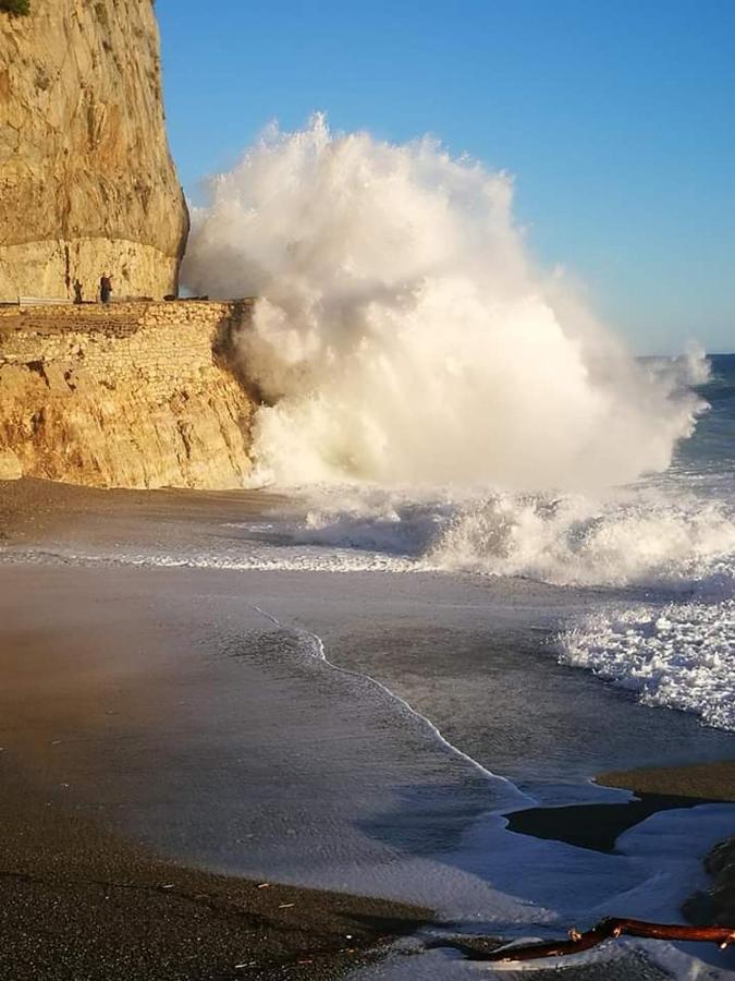 Casa Mariuccia A Due Passi Dal Mare Finale Ligure Exterior foto